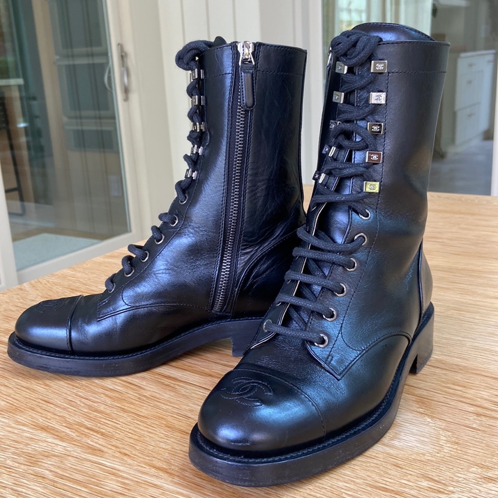 Interlocking CC logo black leather combat boots.